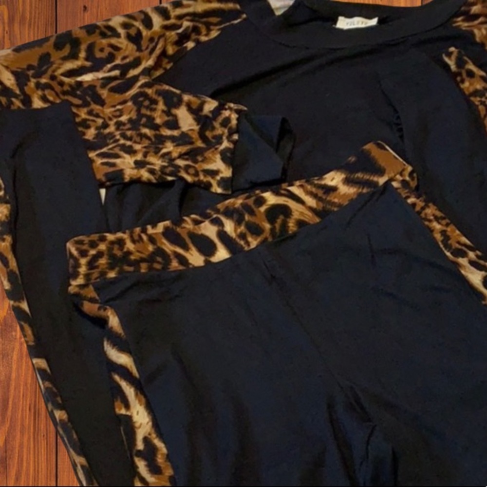 Black Leopard Print 2 Piece Long Sleeve High Rise Legging Outfit Set - Picture 6 of 12